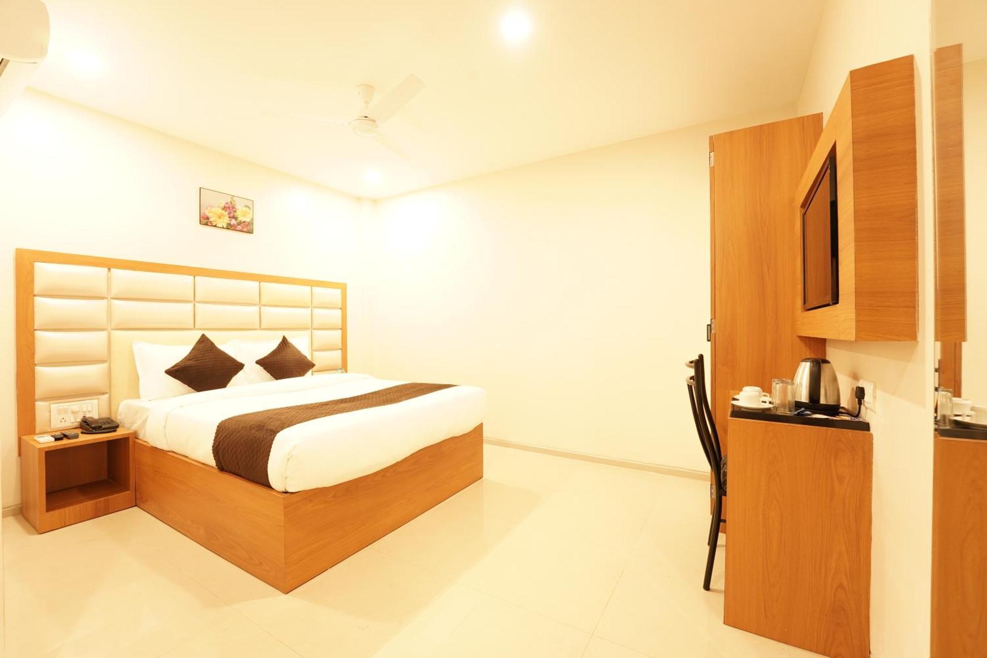 Metropolis Business Hotel Панаджи Екстериор снимка