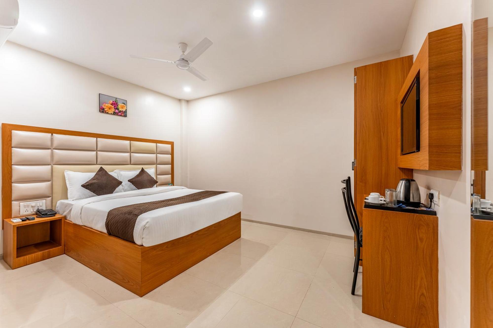 Metropolis Business Hotel Панаджи Екстериор снимка