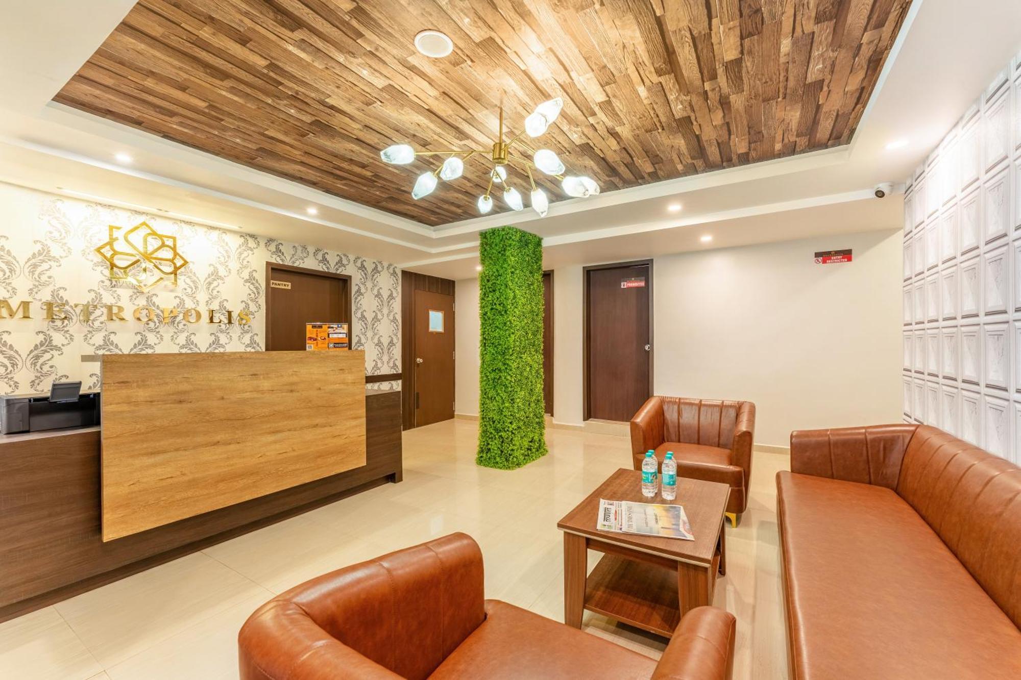 Metropolis Business Hotel Панаджи Екстериор снимка