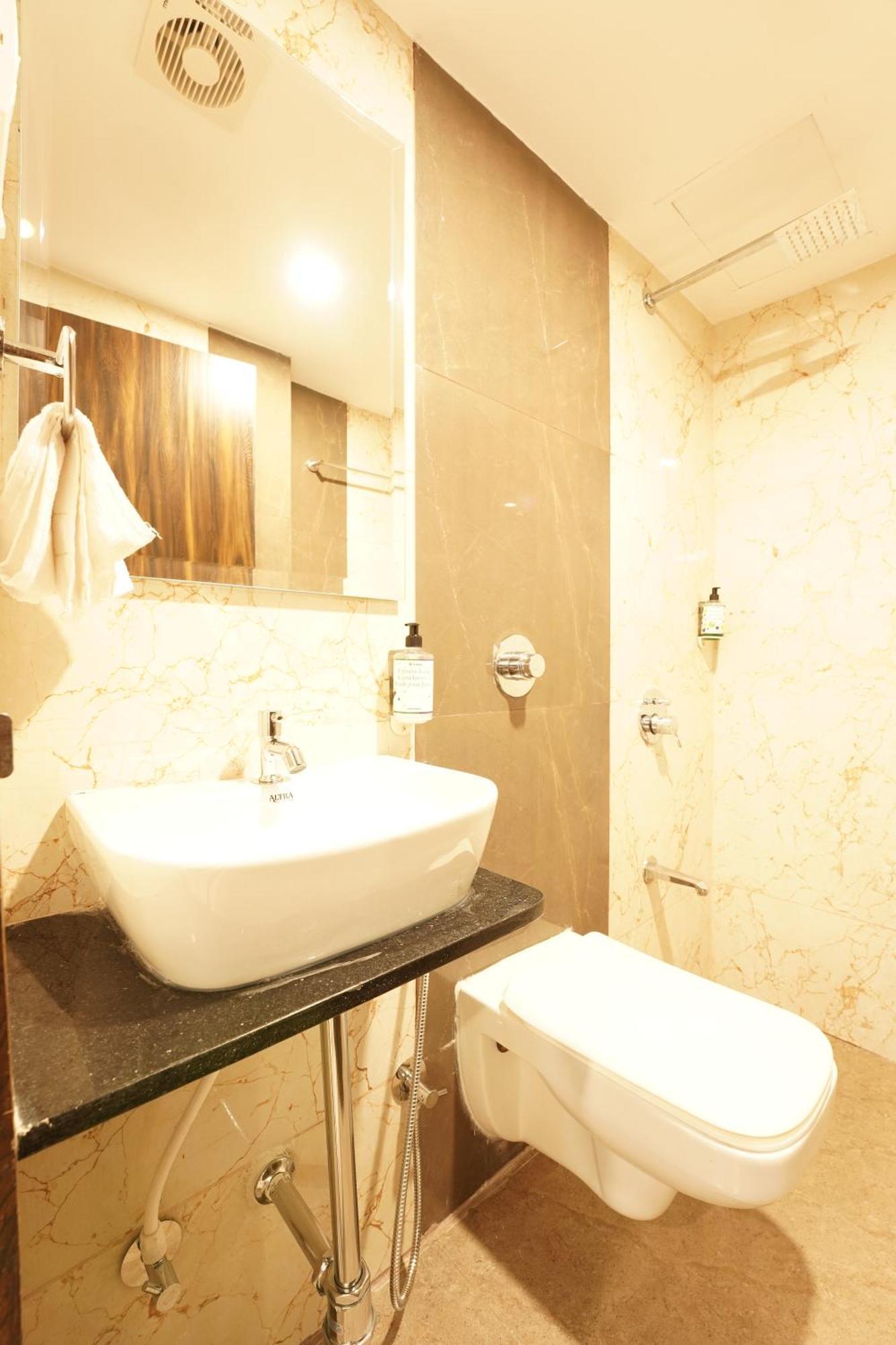 Metropolis Business Hotel Панаджи Екстериор снимка