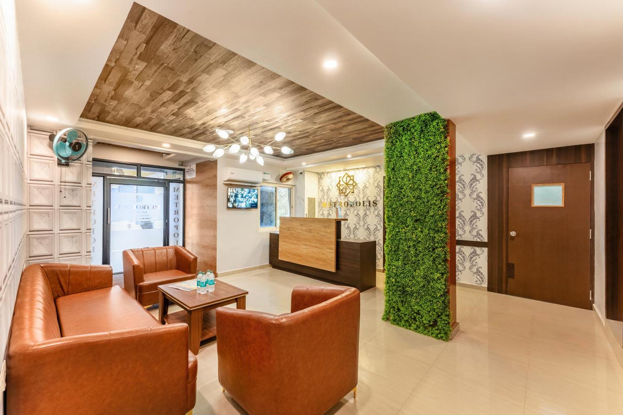 Metropolis Business Hotel Панаджи Екстериор снимка