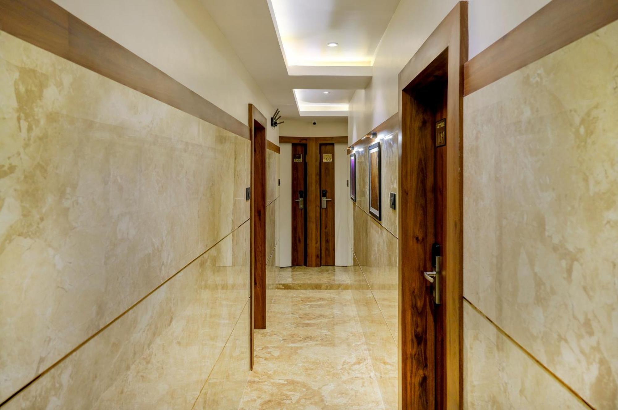 Metropolis Business Hotel Панаджи Екстериор снимка