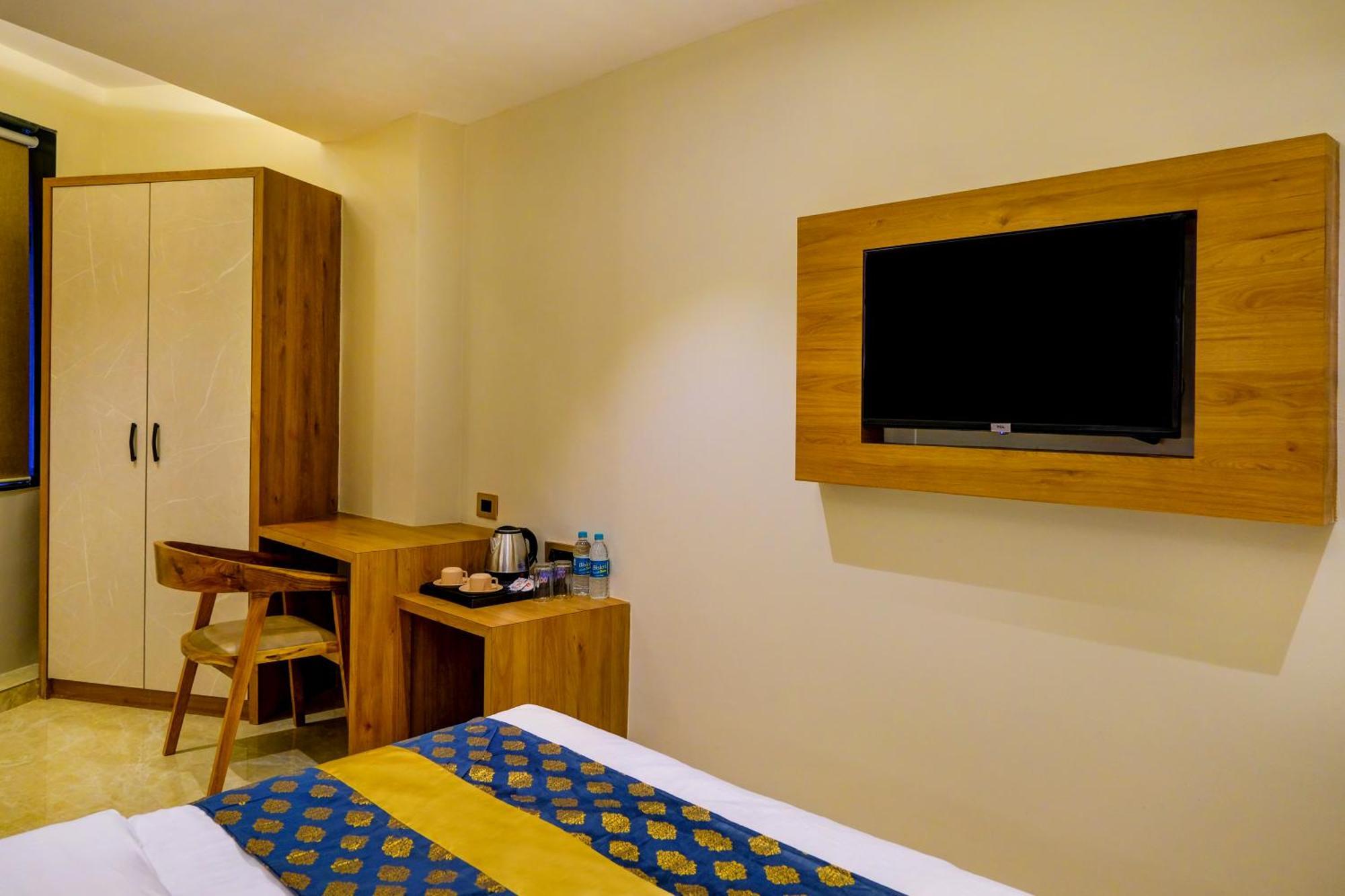 Metropolis Business Hotel Панаджи Екстериор снимка