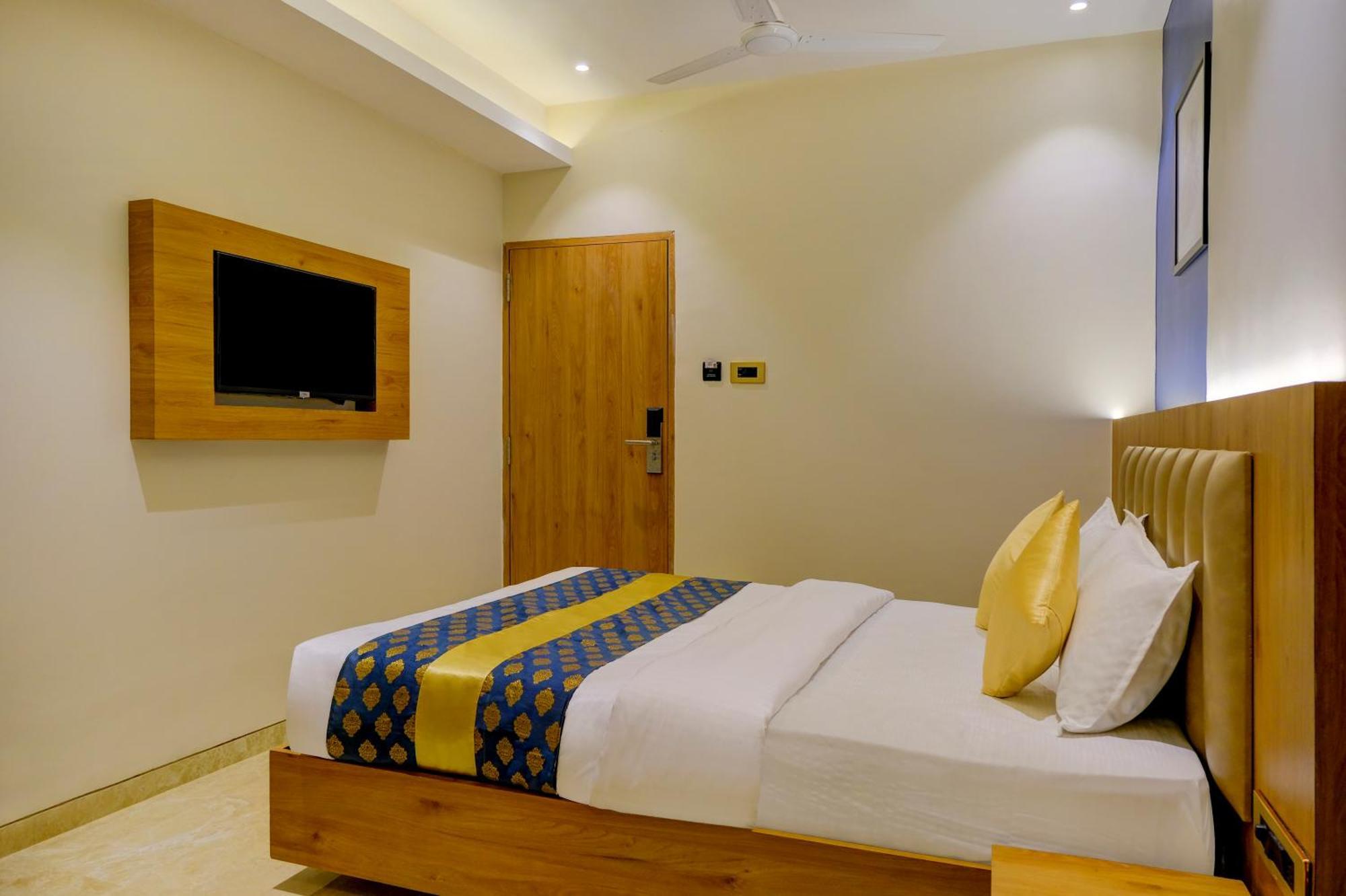 Metropolis Business Hotel Панаджи Екстериор снимка
