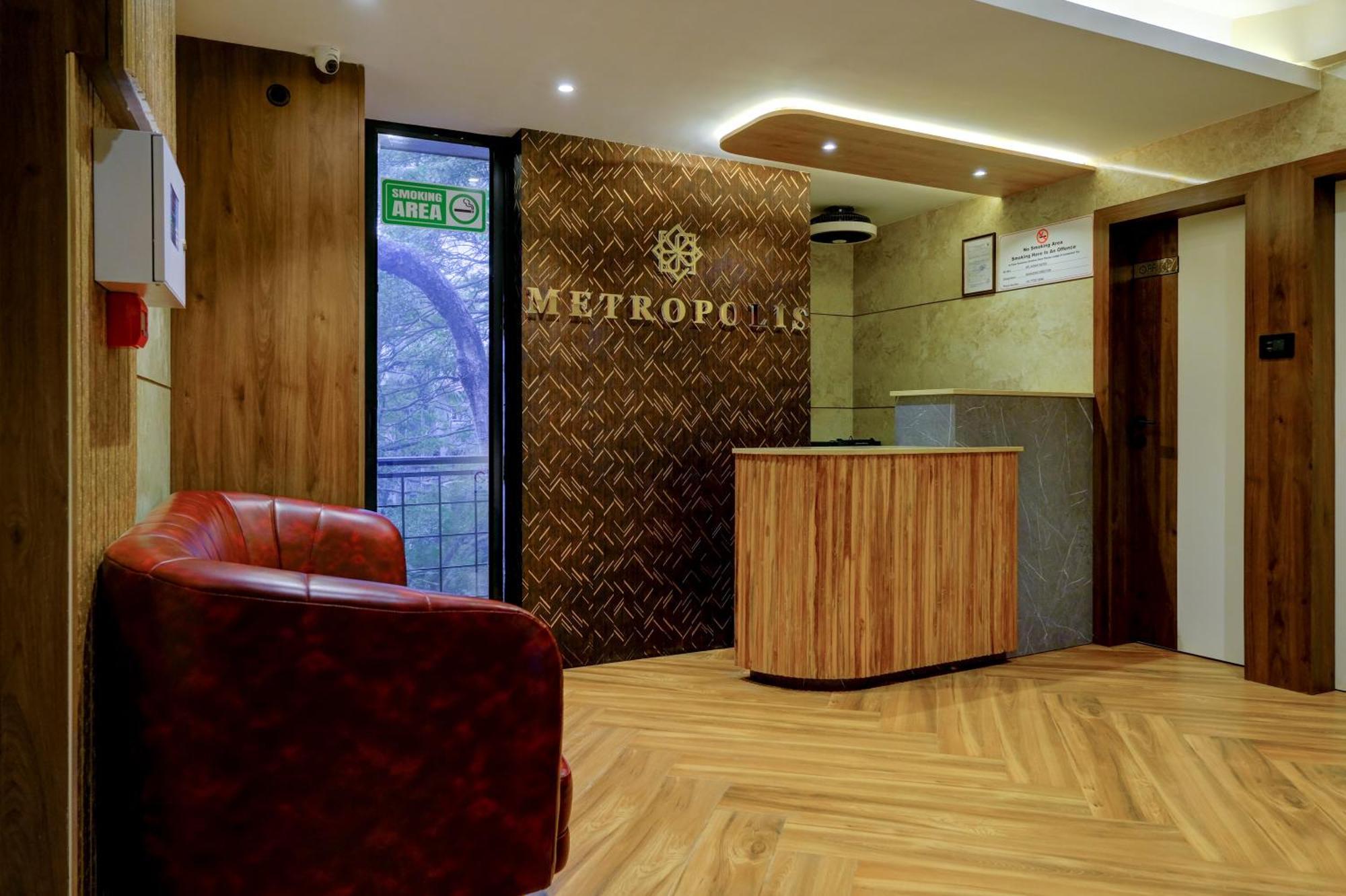 Metropolis Business Hotel Панаджи Екстериор снимка