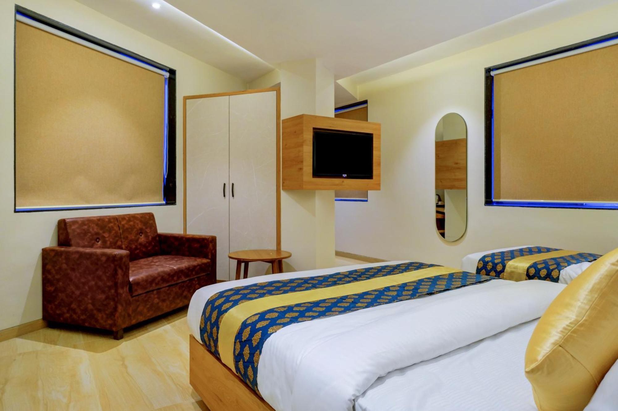 Metropolis Business Hotel Панаджи Екстериор снимка