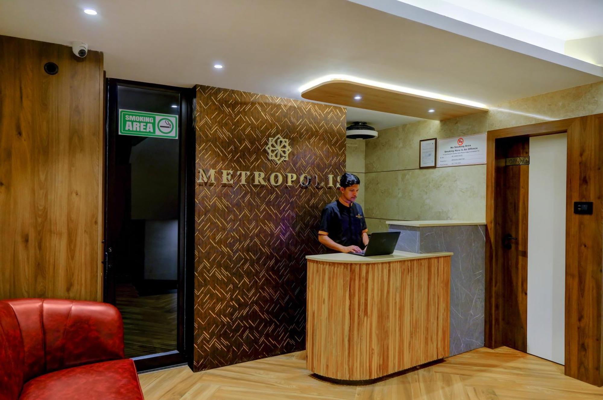 Metropolis Business Hotel Панаджи Екстериор снимка