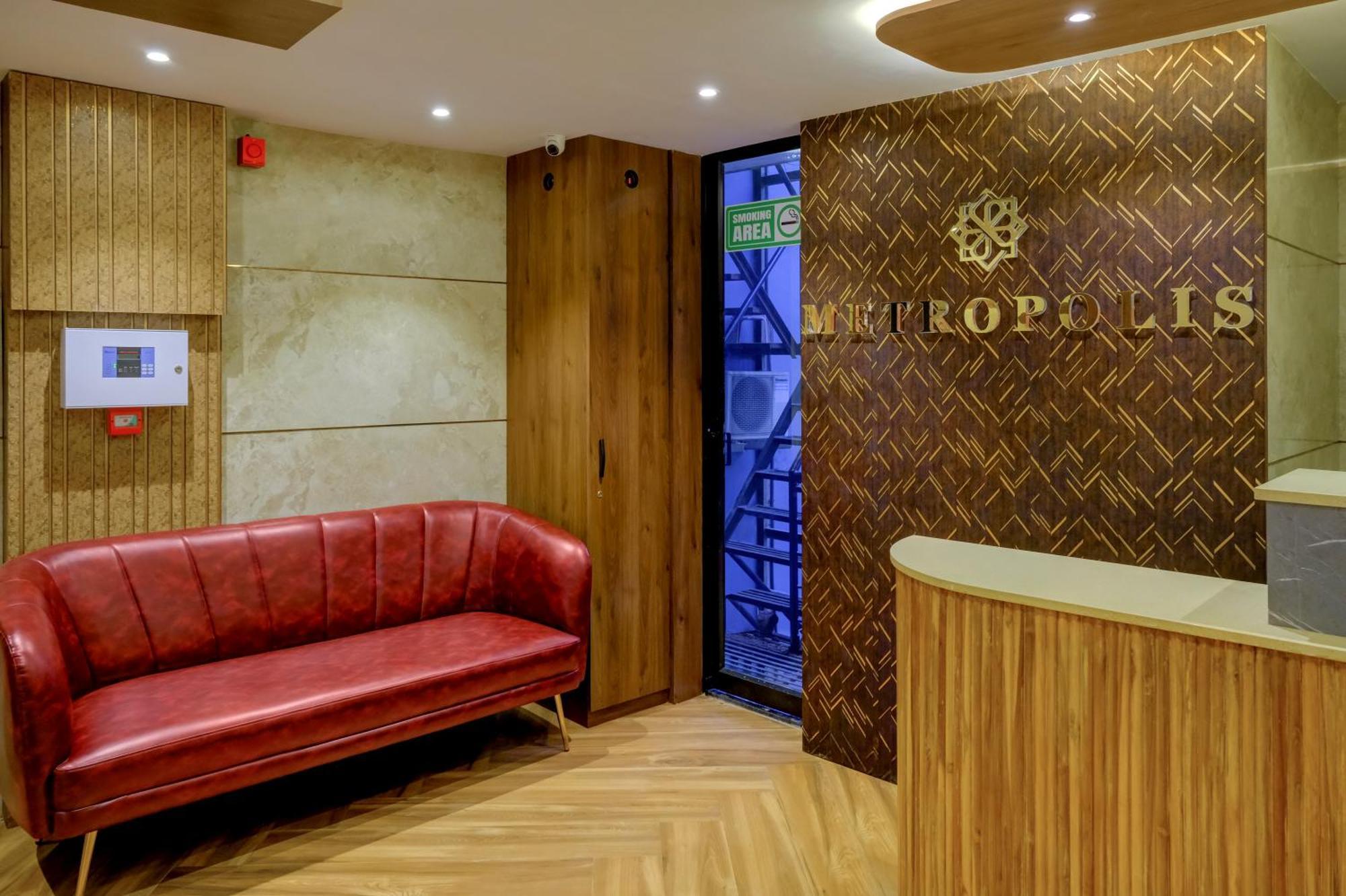 Metropolis Business Hotel Панаджи Екстериор снимка