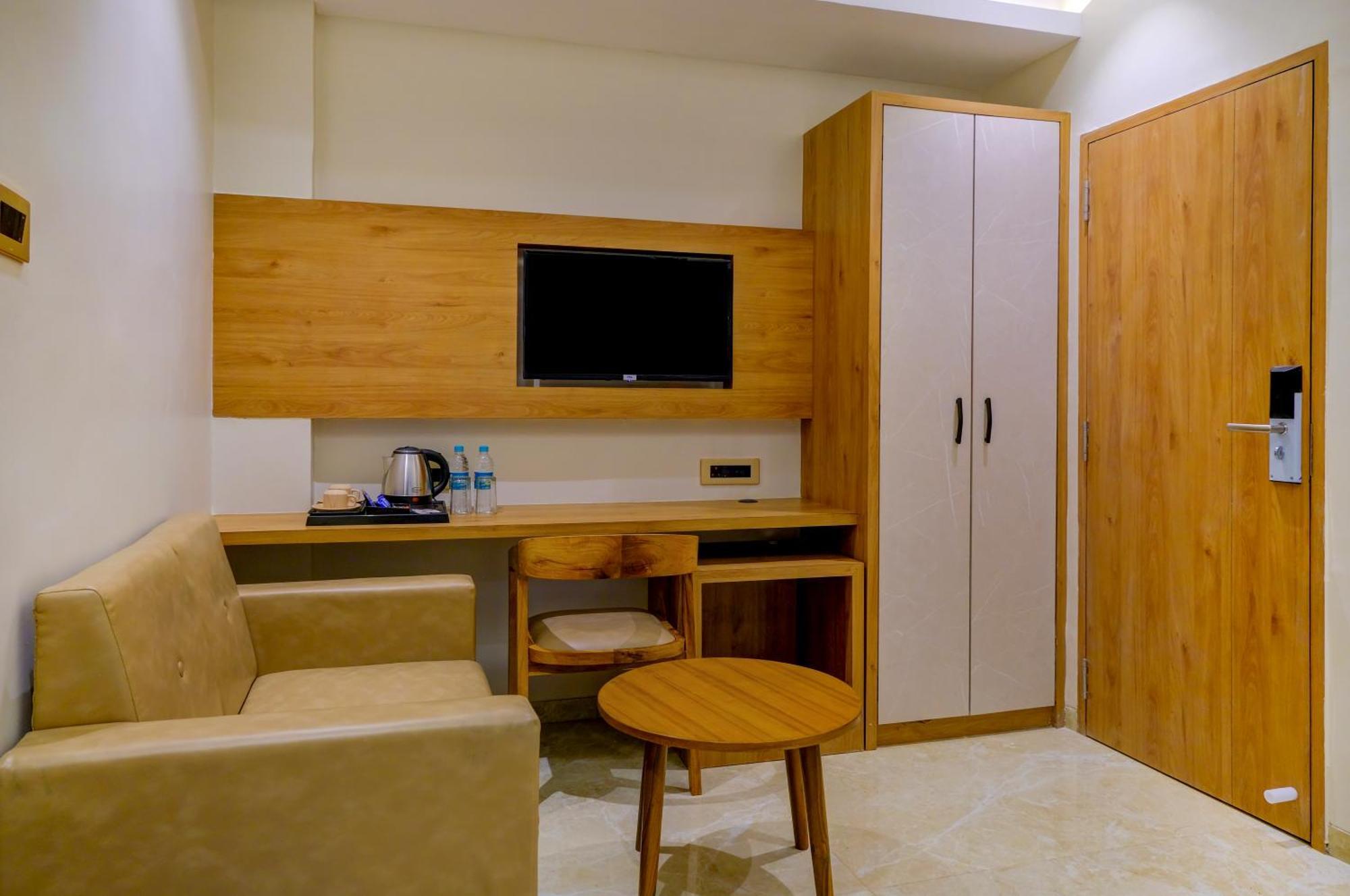 Metropolis Business Hotel Панаджи Екстериор снимка