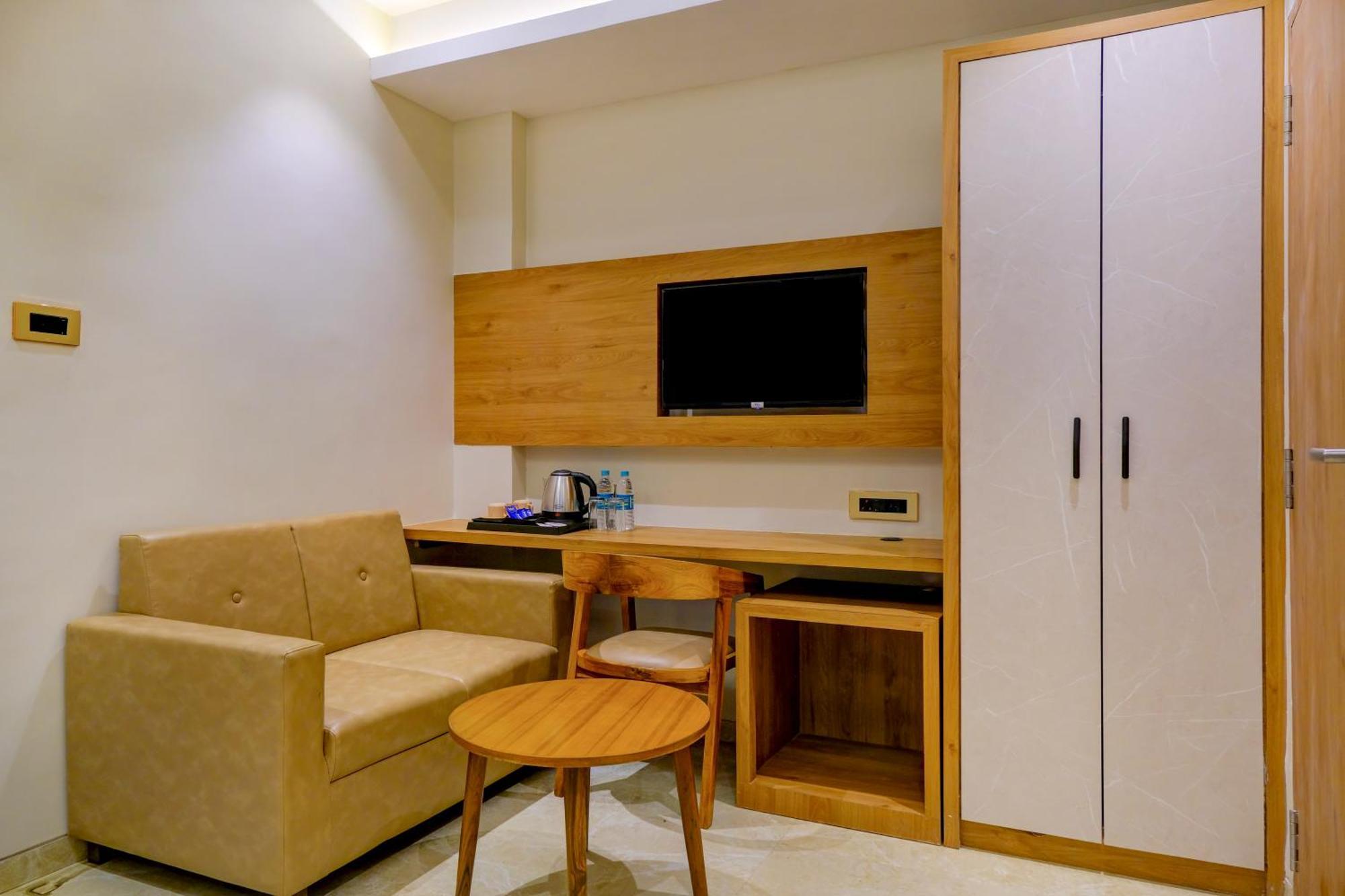 Metropolis Business Hotel Панаджи Екстериор снимка