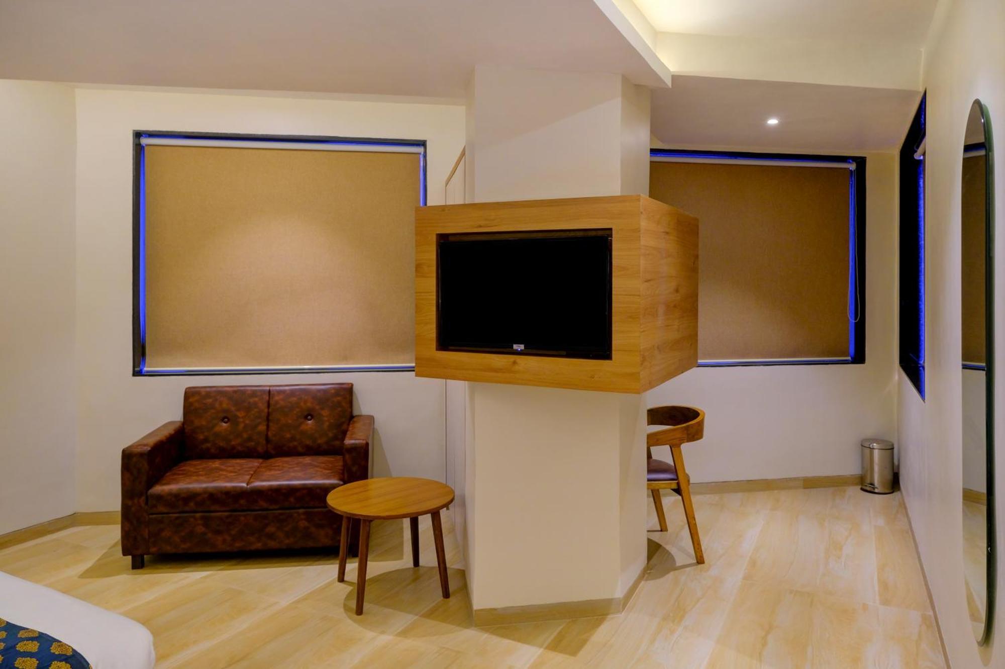 Metropolis Business Hotel Панаджи Екстериор снимка