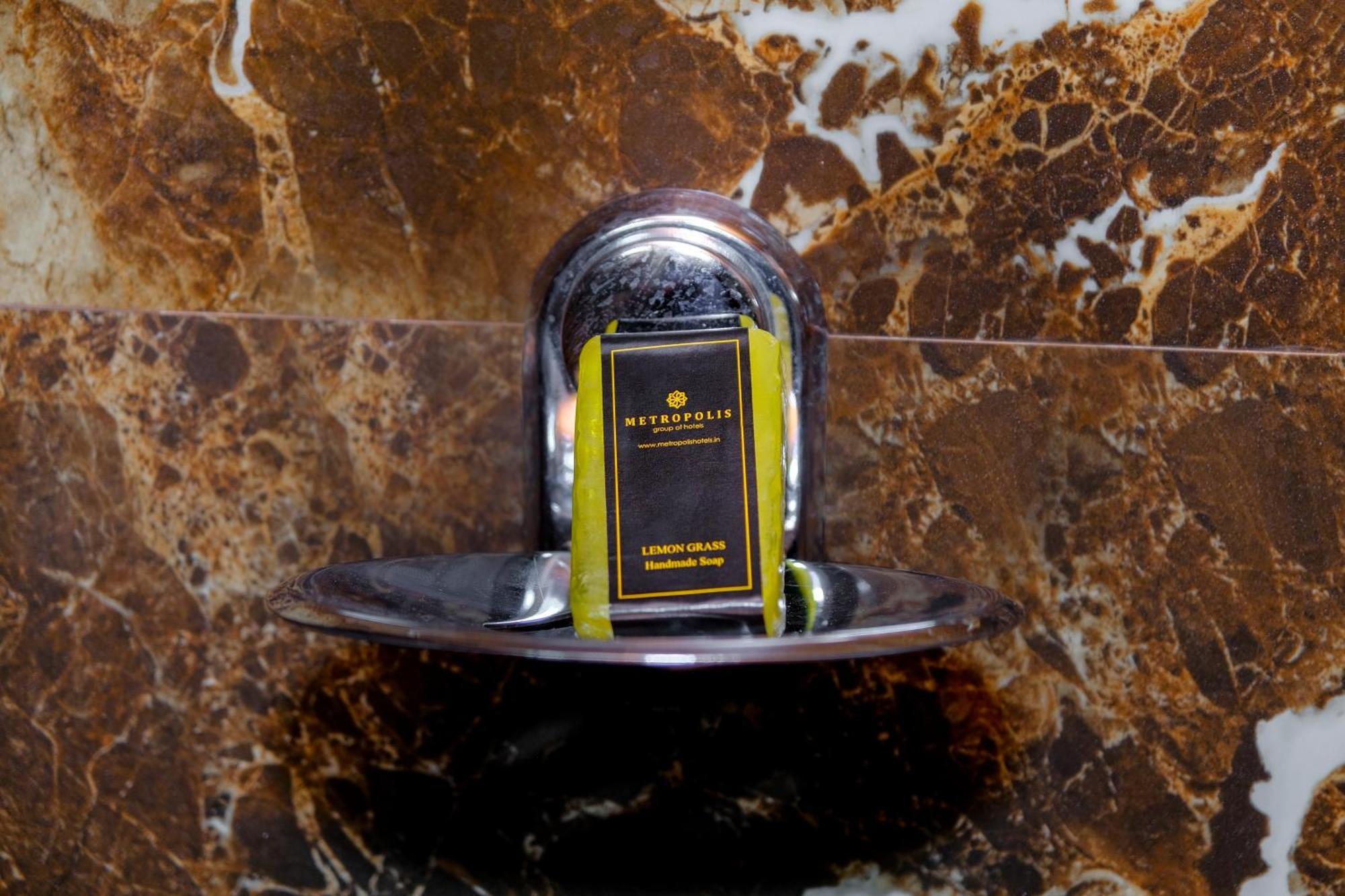 Metropolis Business Hotel Панаджи Екстериор снимка