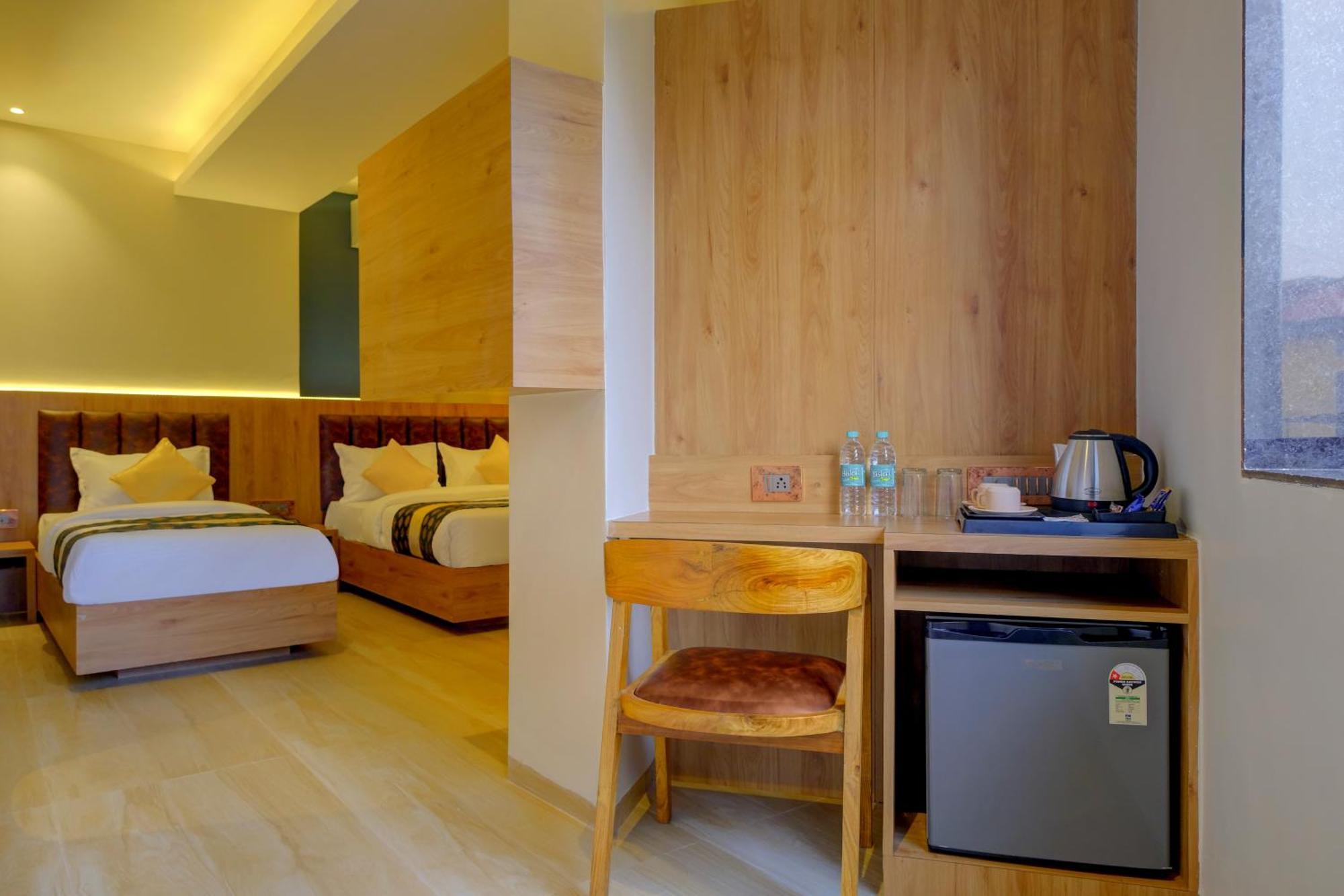 Metropolis Business Hotel Панаджи Екстериор снимка